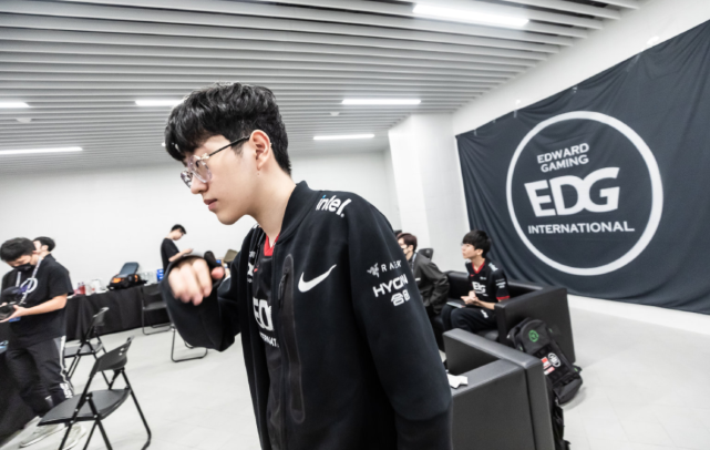 里夫斯的中 里夫斯的中